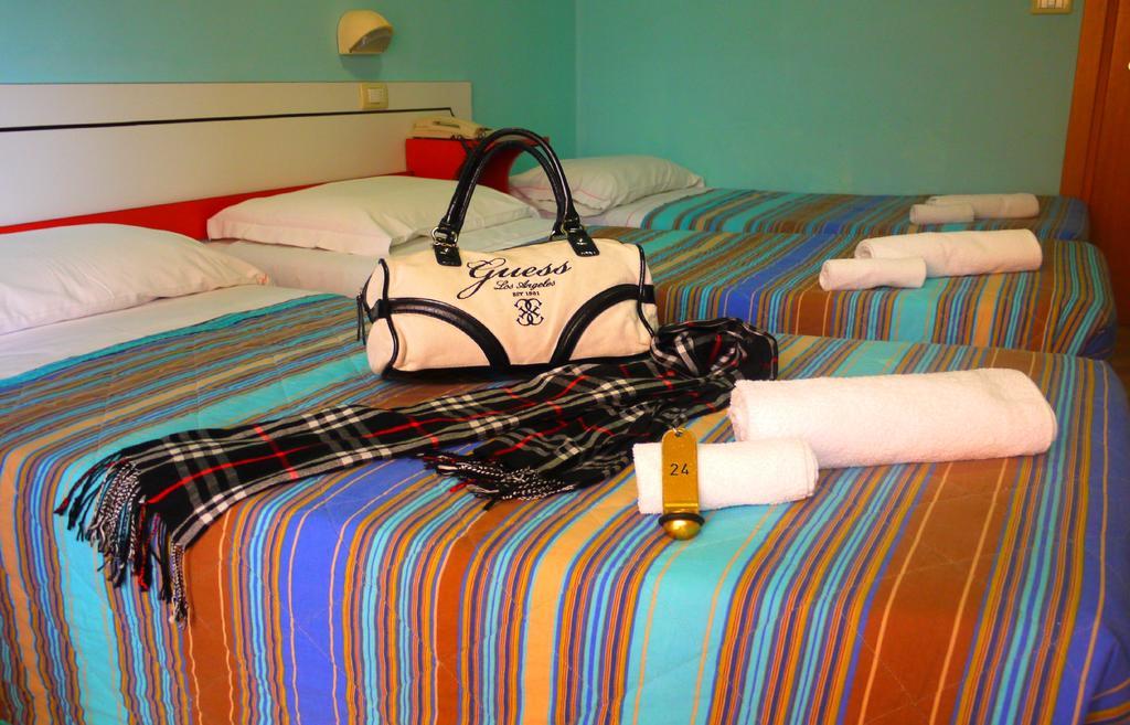 Hotel Maena Ρίμινι Δωμάτιο φωτογραφία