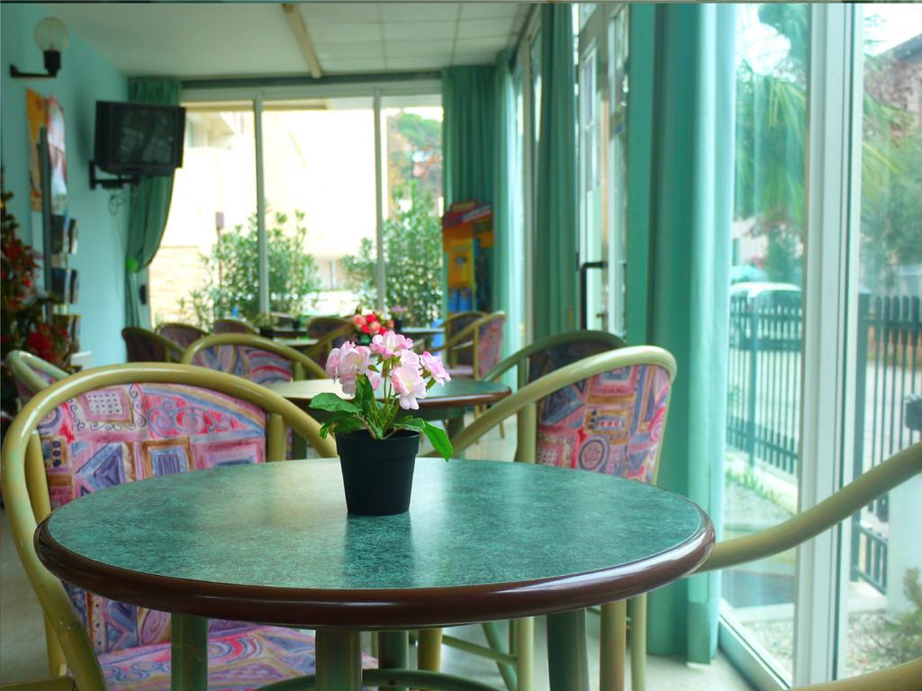 Hotel Maena Ρίμινι Εξωτερικό φωτογραφία