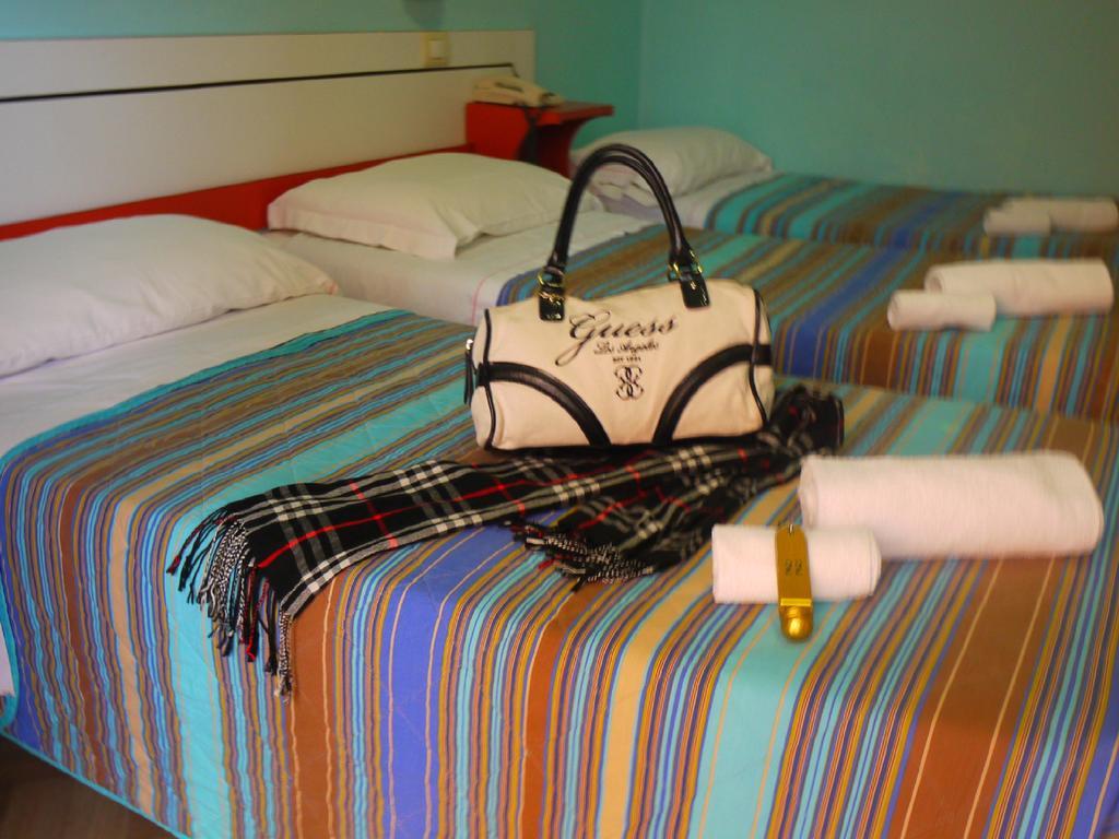 Hotel Maena Ρίμινι Εξωτερικό φωτογραφία