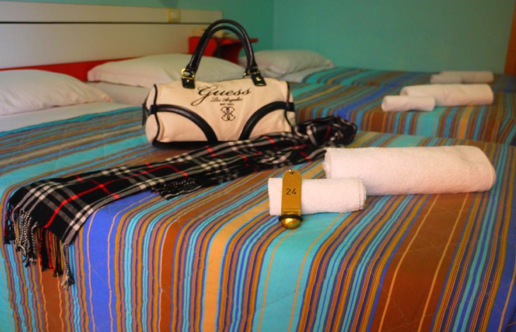 Hotel Maena Ρίμινι Δωμάτιο φωτογραφία