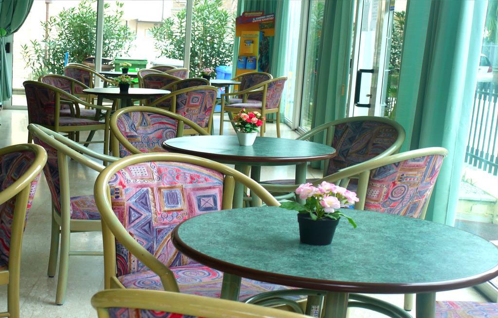 Hotel Maena Ρίμινι Εξωτερικό φωτογραφία