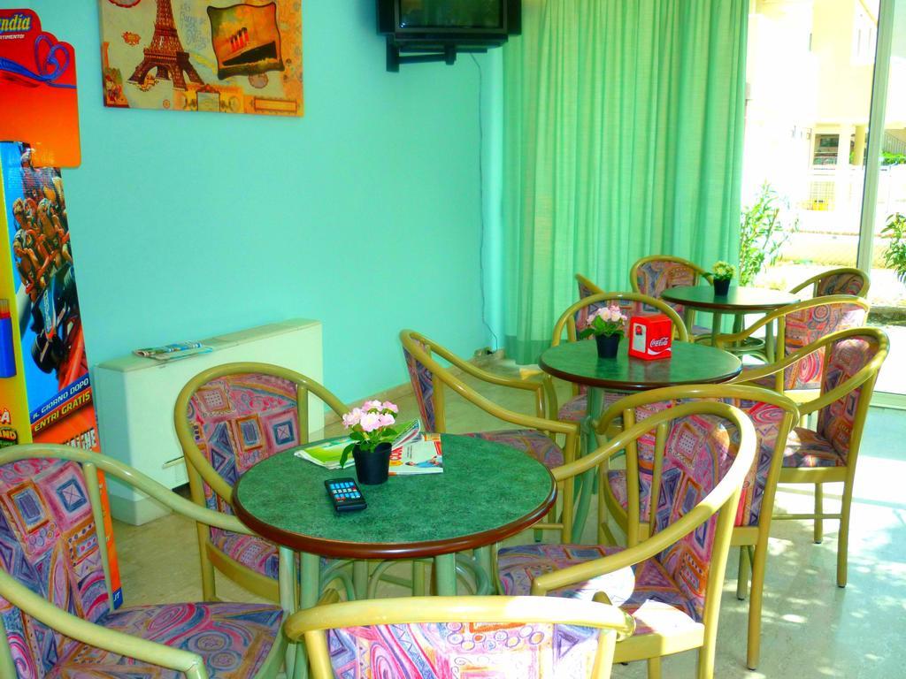 Hotel Maena Ρίμινι Εξωτερικό φωτογραφία