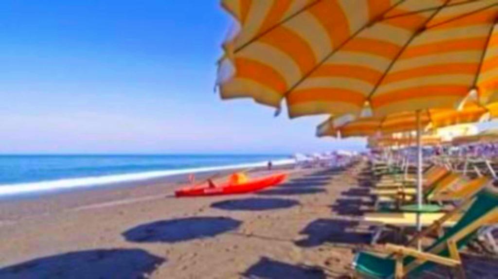 Hotel Maena Ρίμινι Εξωτερικό φωτογραφία